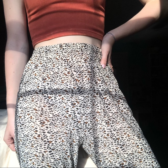 High Waisted Printed Capri Pants with POCKETS! - Picture 1 of 3